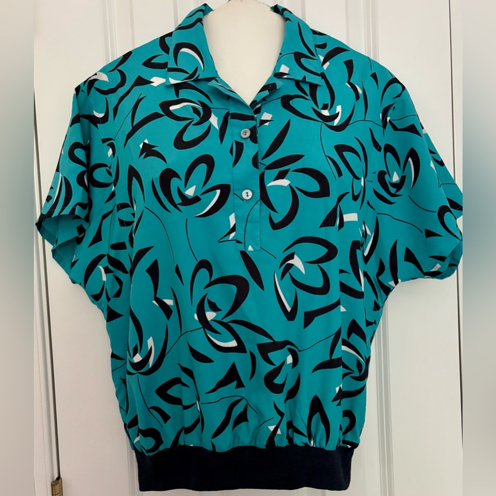 Shapely woman’s sz S vintage Teal and Black Floral Blouse, collared, EUC